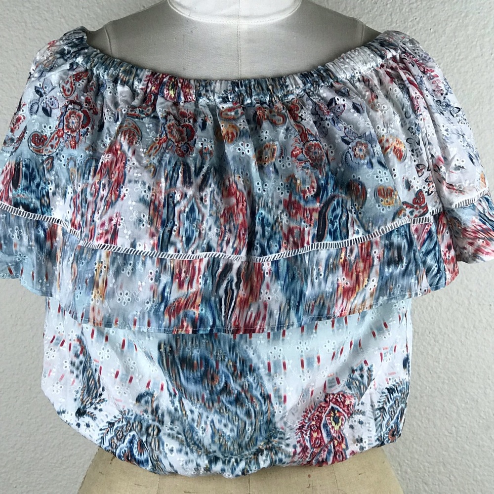 On The Road Eyelet Off-Shoulders Top Size S